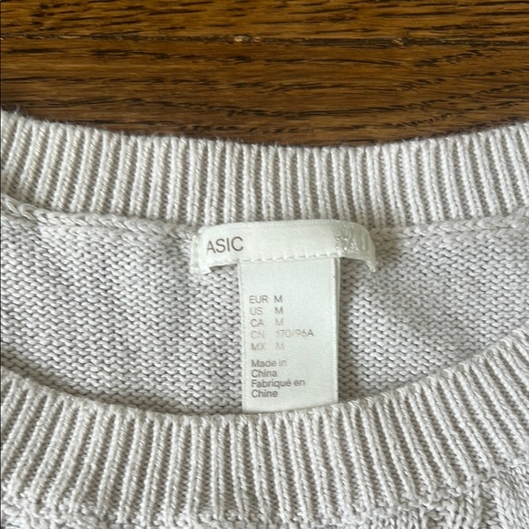 H&M Women’s Cream Cable Knit Crew Neck Sweater - Picture 2 of 5